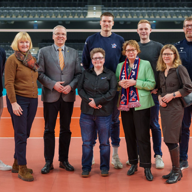 lkh-arena-besuch-daniela-behrens-jakob-blankenburg