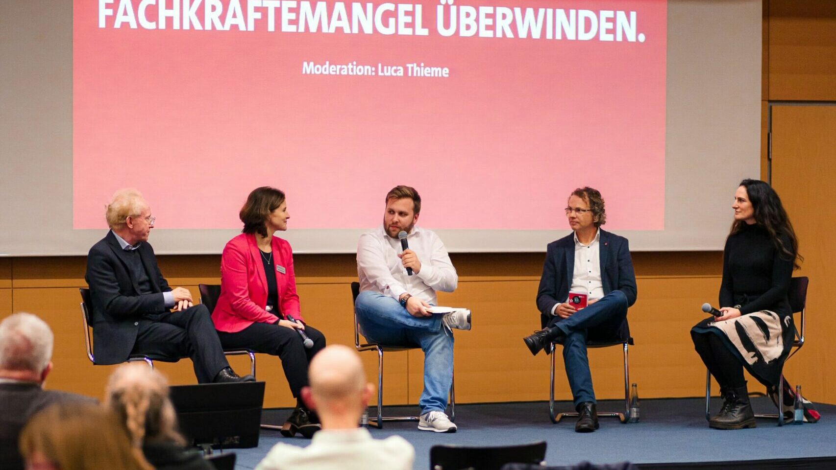 Wirtschaftspolitik konferenz Podiumsdiskussion