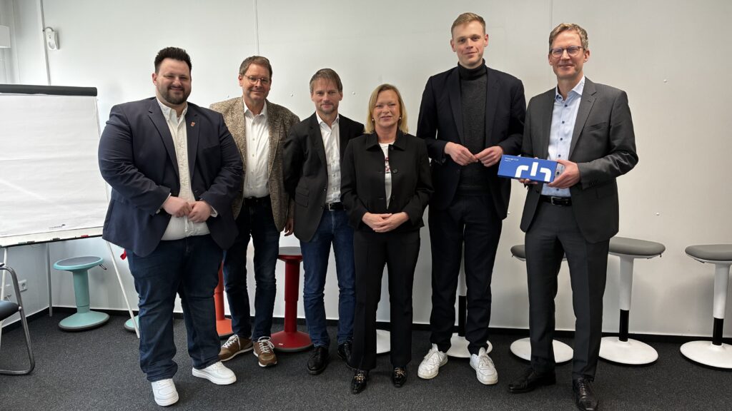 Gruppenbild Dunja Kreiser & Jakob Blankenburg Besuch bei PowerCo in Salzgitter
